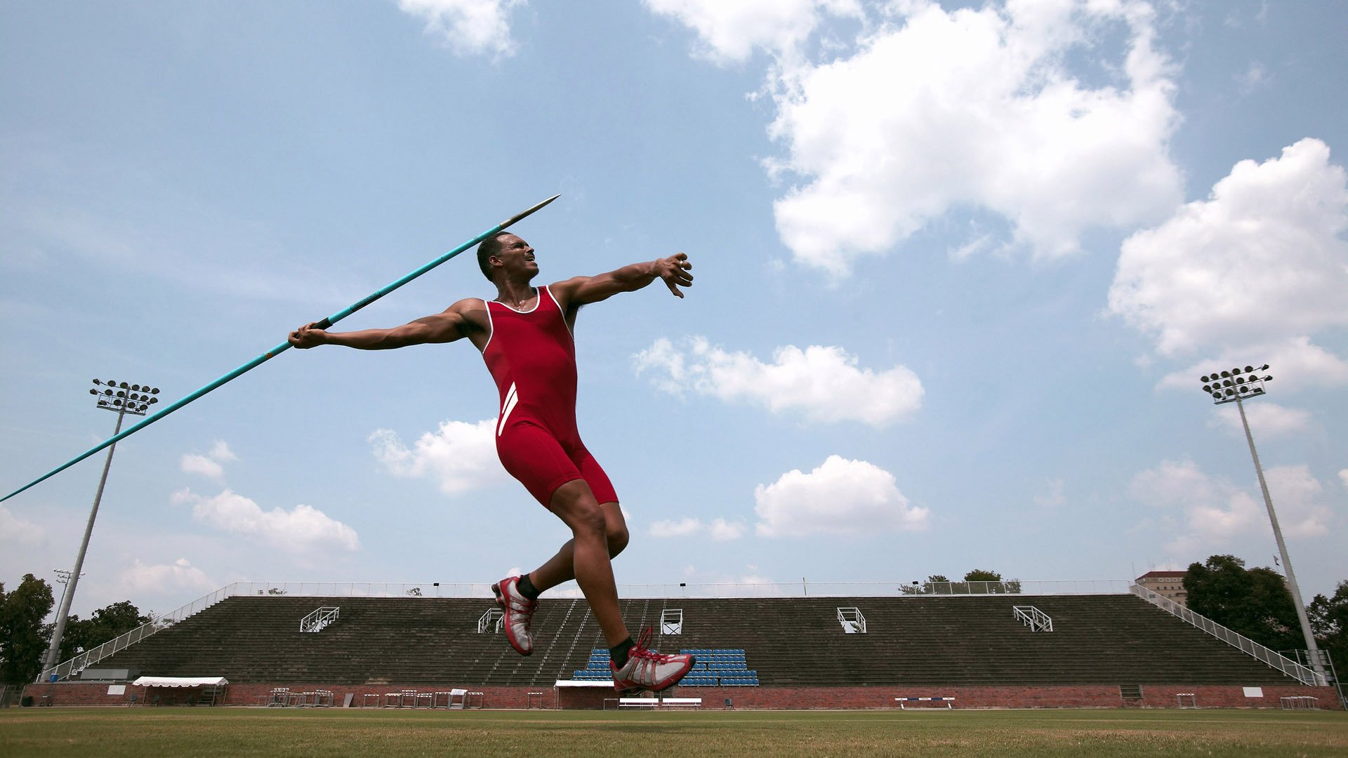 篮球精神让中国体育充满温度，感受篮球魅力弘扬体育精神